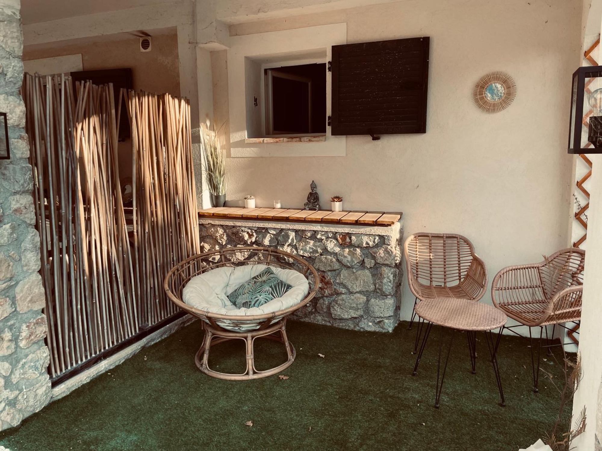 2P Au Coeur Des Montagnes Avec Piscine Chauffee Apartment Puget-Théniers Exterior foto